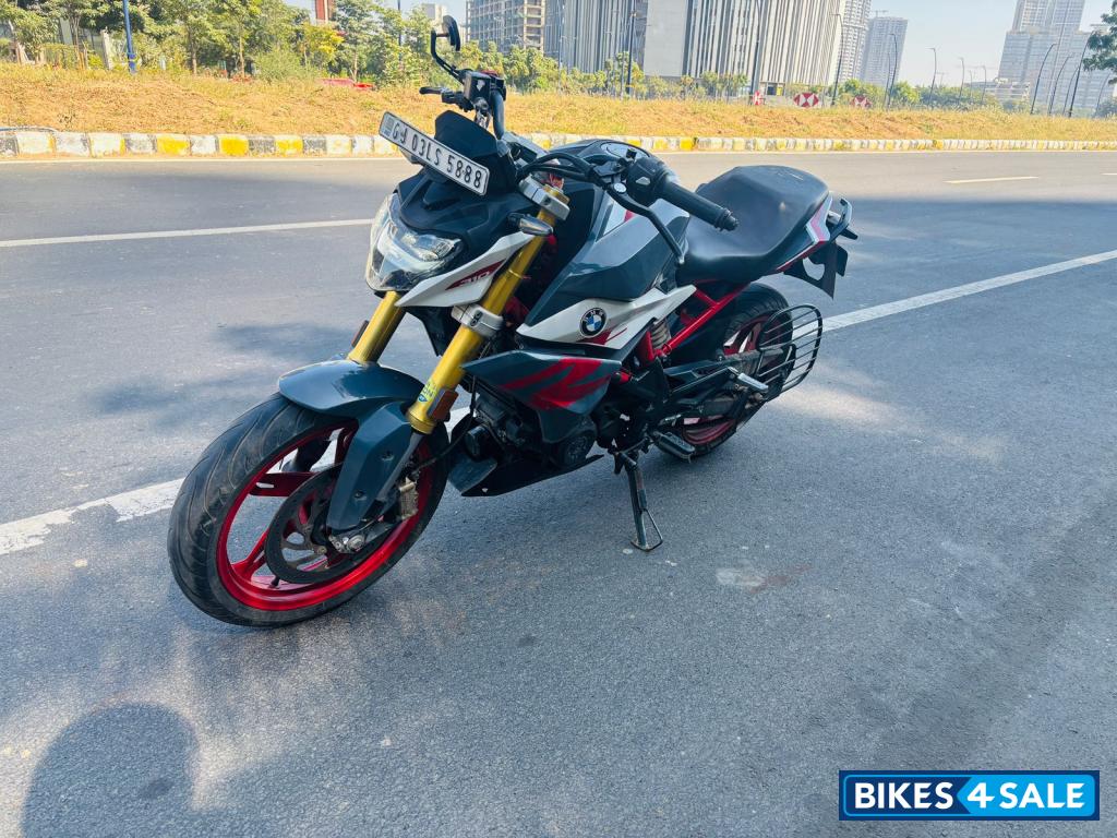 Limestone Metallic BMW G 310 R