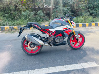 Limestone Metallic BMW G 310 R