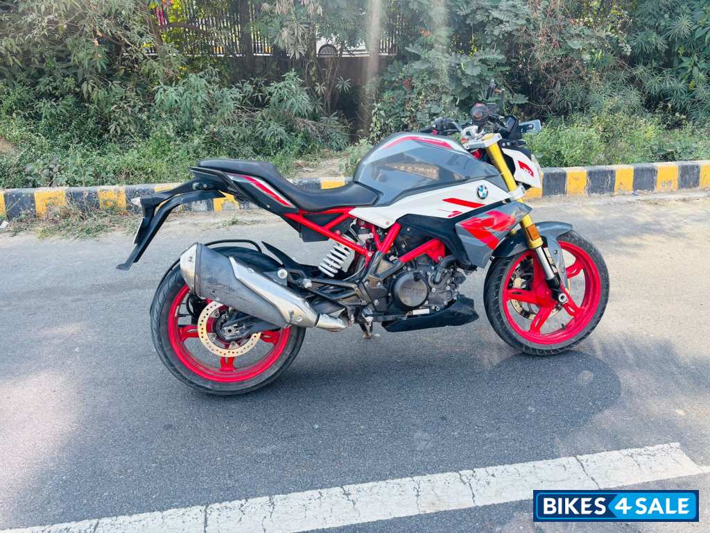 Limestone Metallic BMW G 310 R