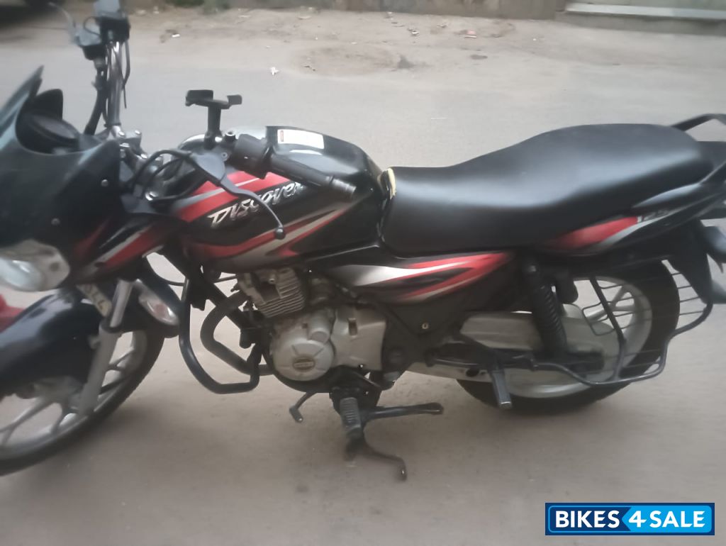 Black Bajaj Discover 125
