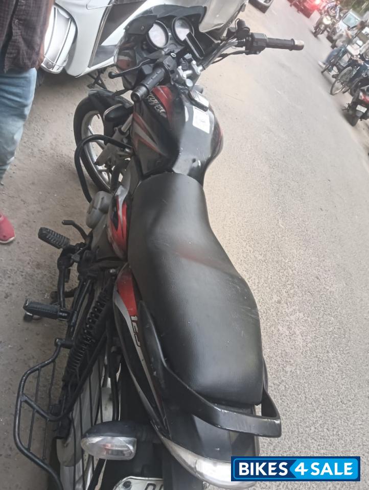 Black Bajaj Discover 125 Black Bajaj Discover 125