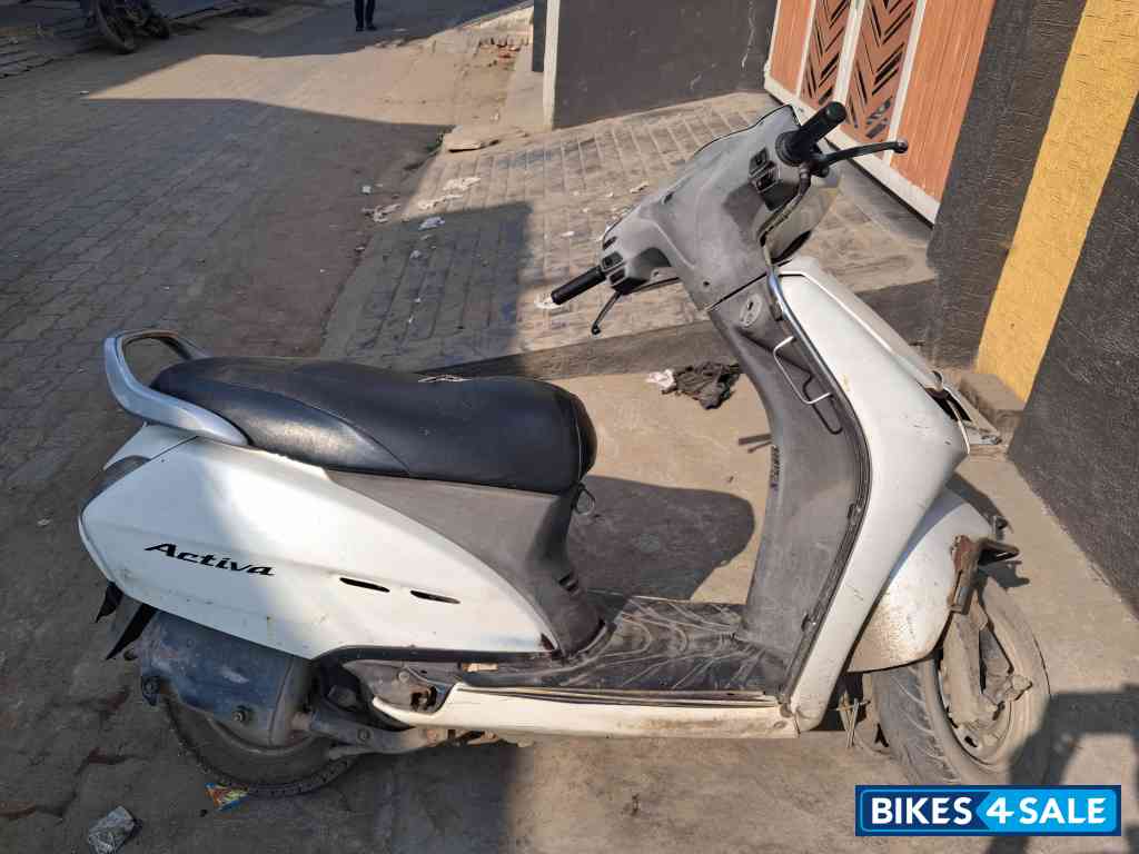 White Honda Activa