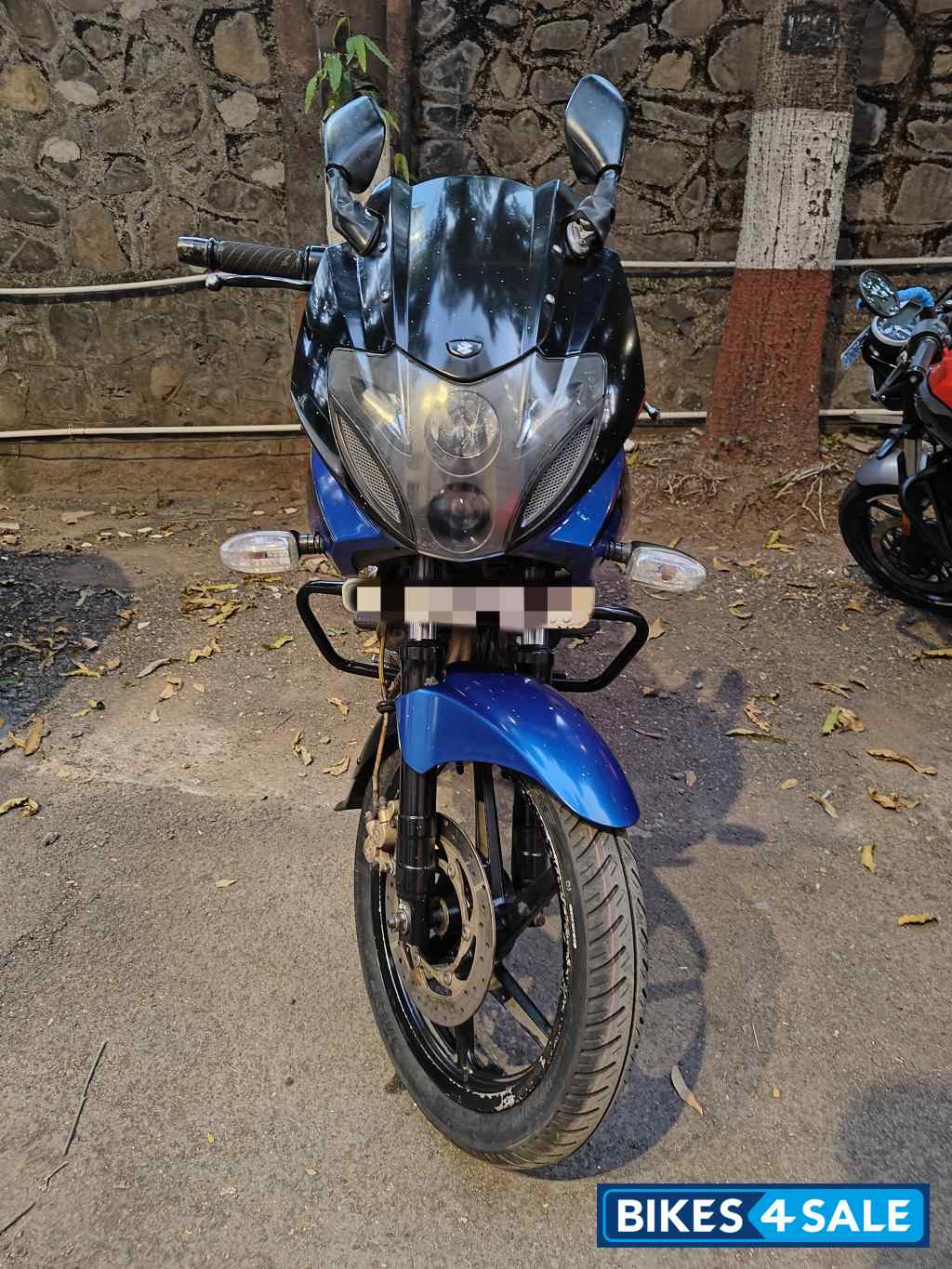 Bajaj Pulsar 220F