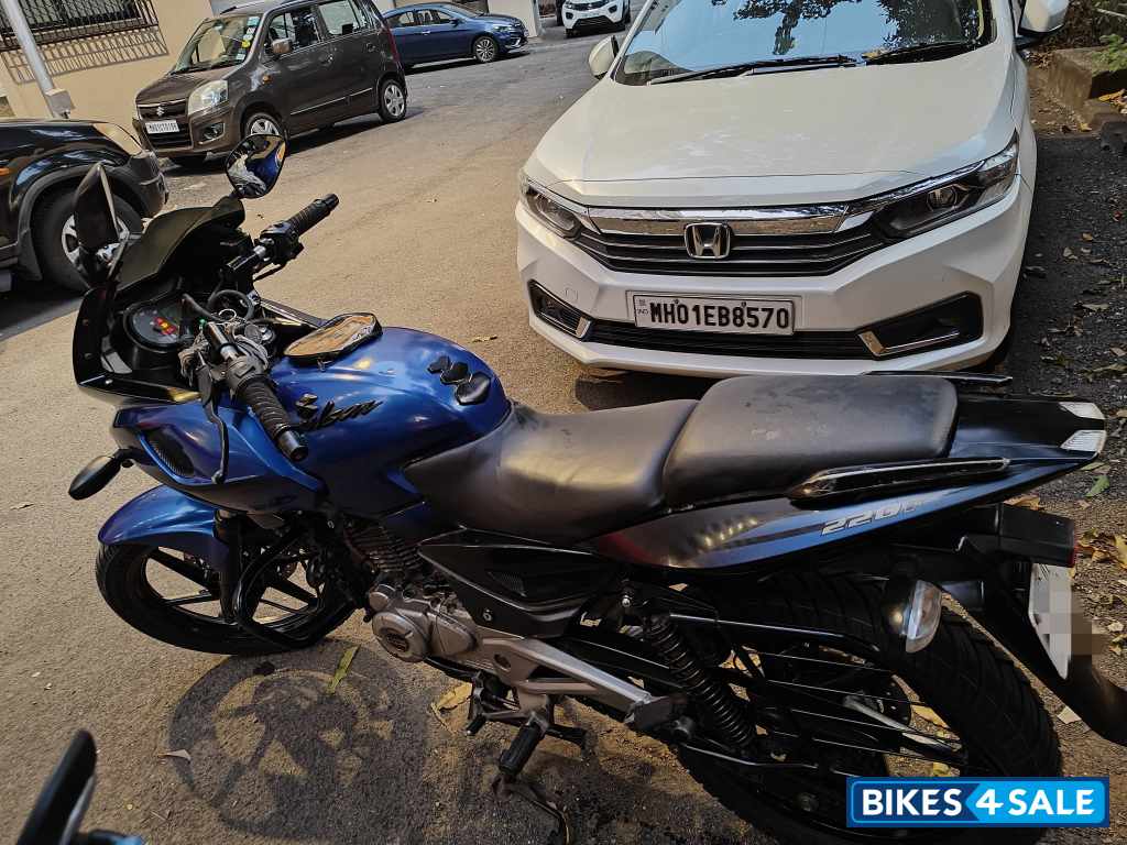 Bajaj Pulsar 220F