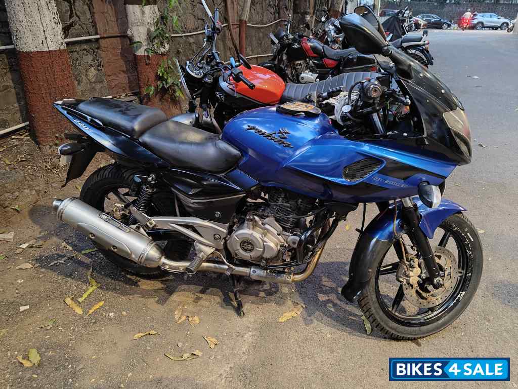 Bajaj Pulsar 220F