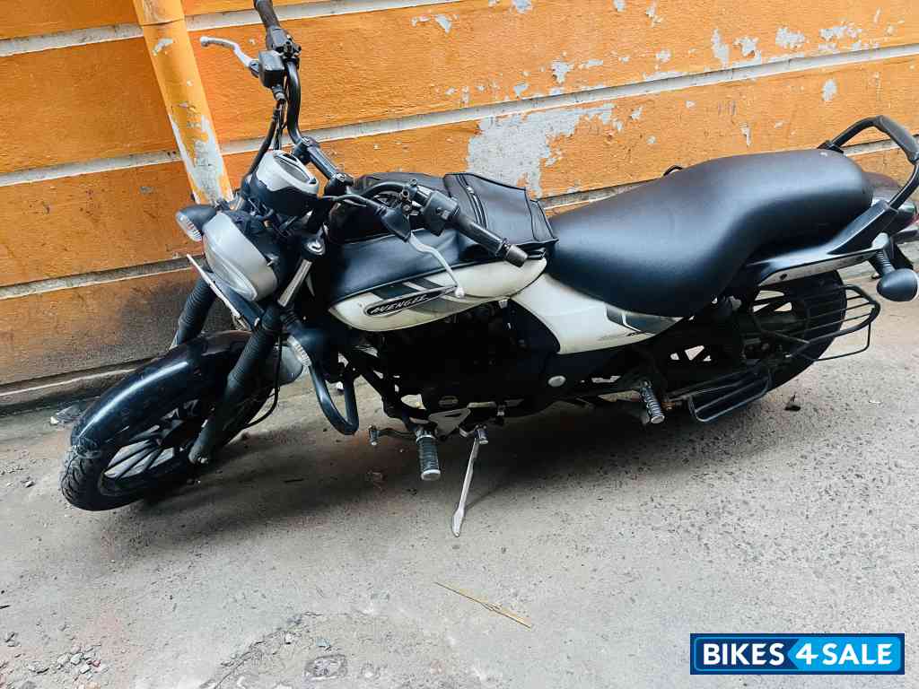 Bajaj Avenger Street 220