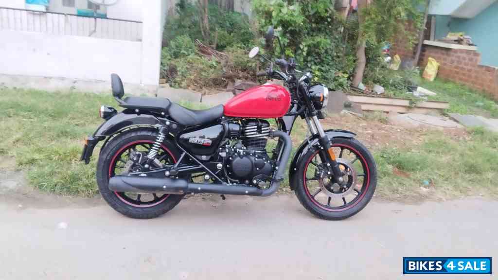 Fireball Red Royal Enfield Meteor 350