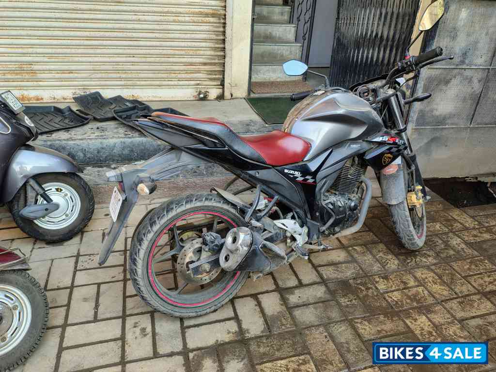 Grey Black Suzuki Gixxer SP Grey Black Suzuki Gixxer SP