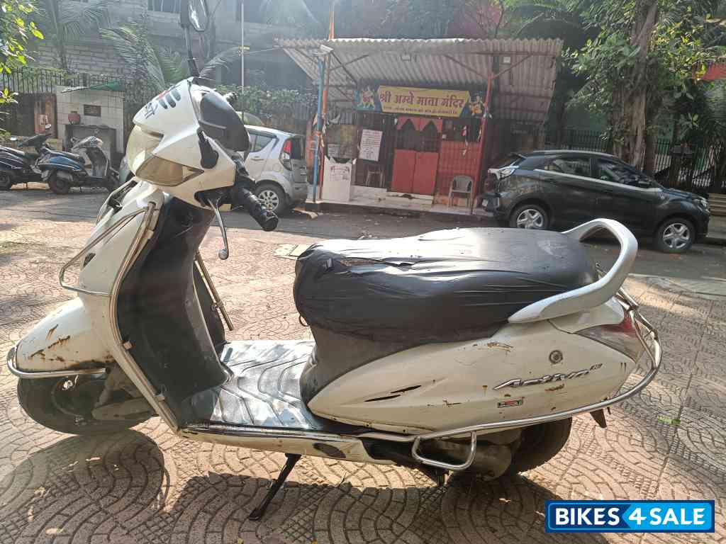 White Honda Activa 3G