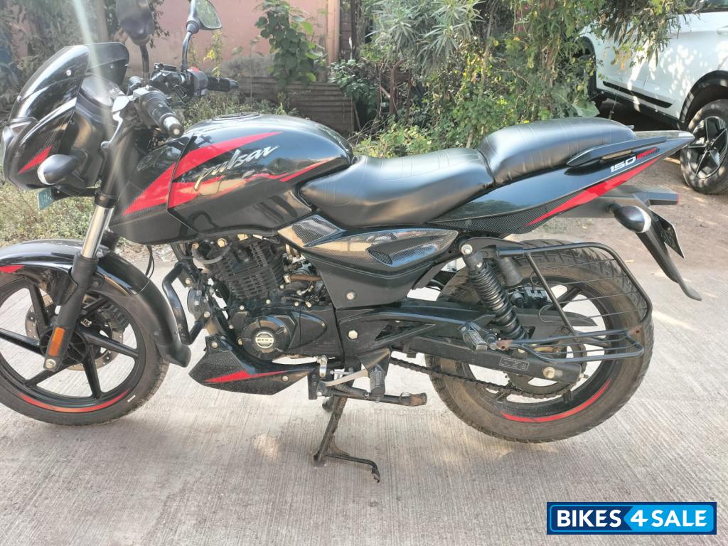 Black Bajaj Pulsar 150 Twin Disc BS6