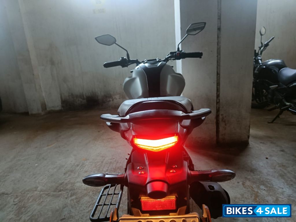 Ice White Yamaha FZ-S FI Ver 4.0 DLX