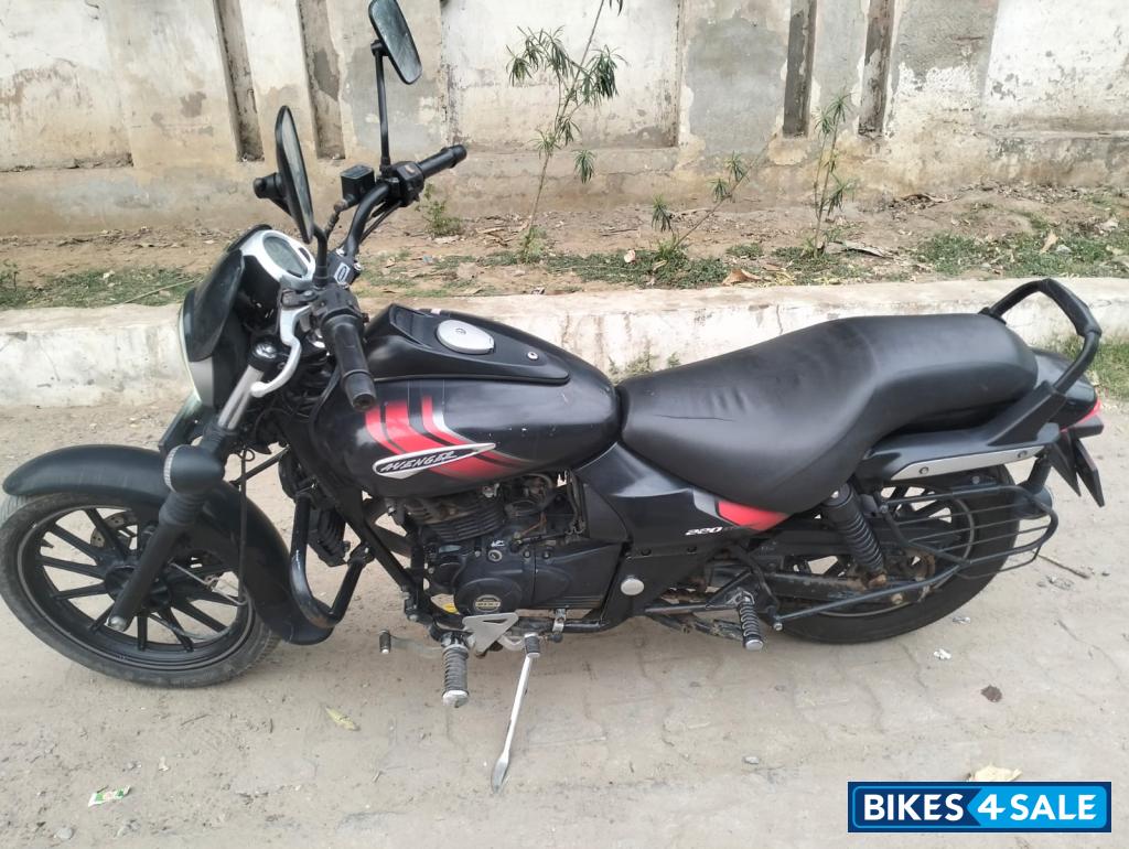 Bajaj Avenger Street 220