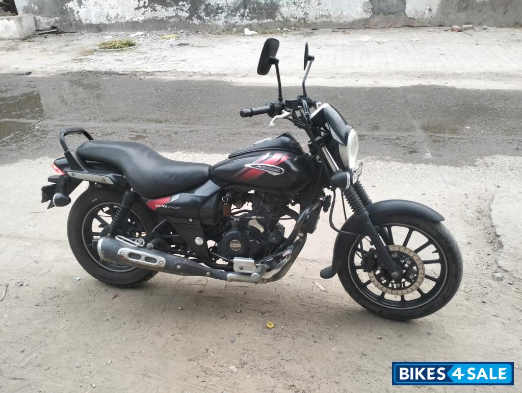 Bajaj Avenger Street 220