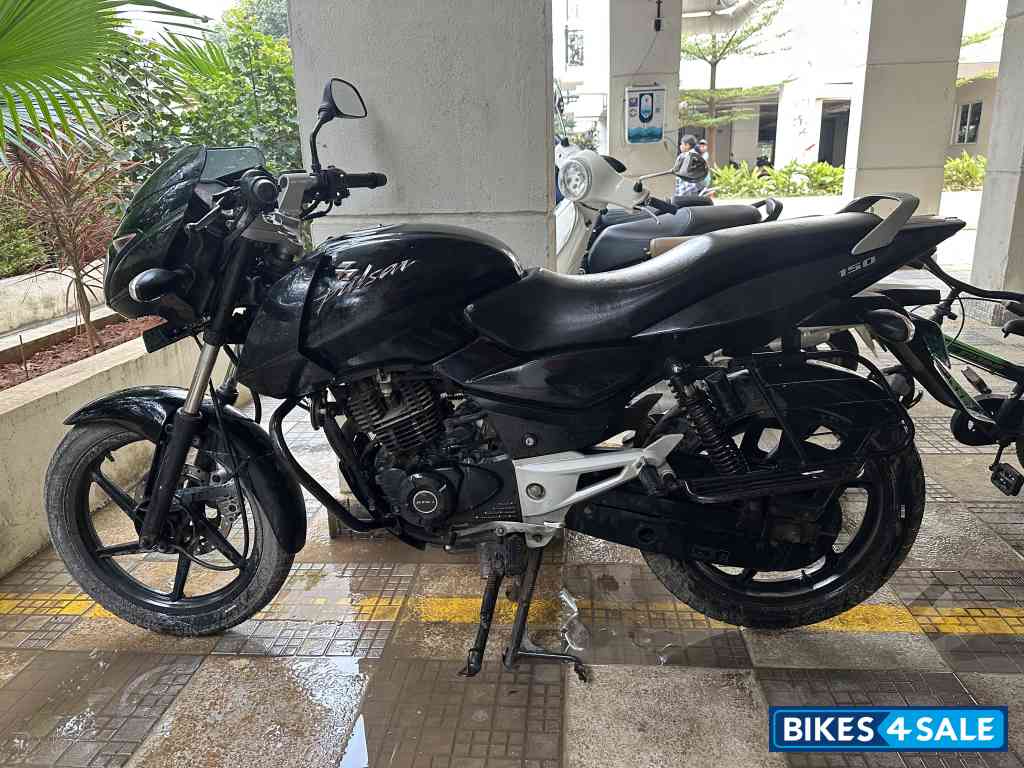 Black Bajaj Pulsar 150 DTSi