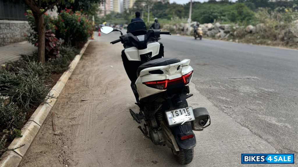 White Aprilia SXR 160