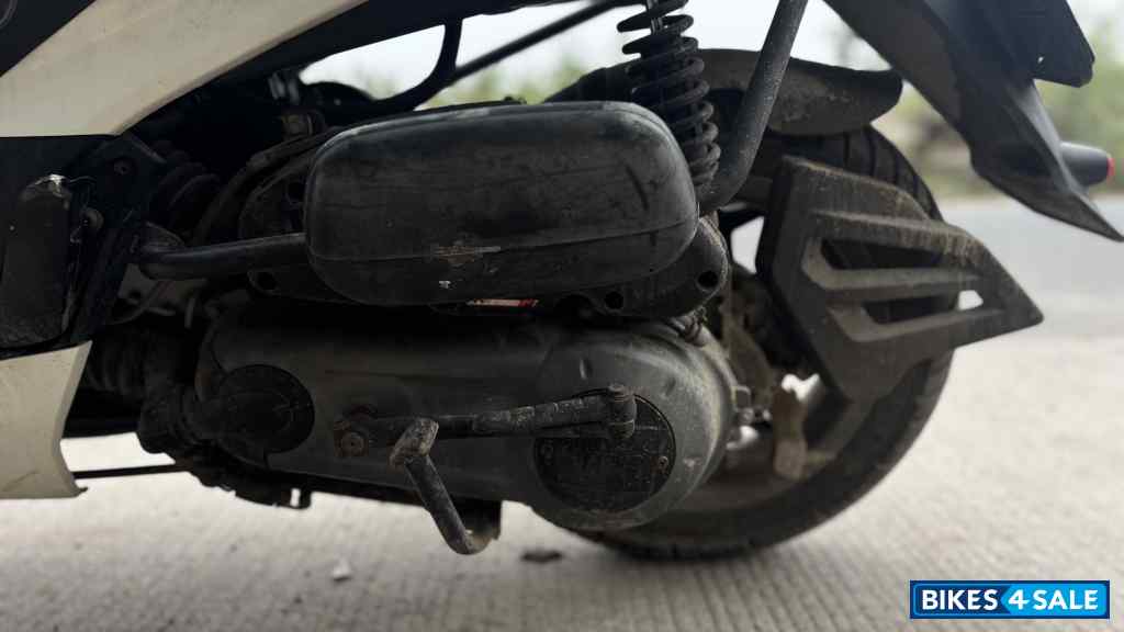 White Aprilia SXR 160