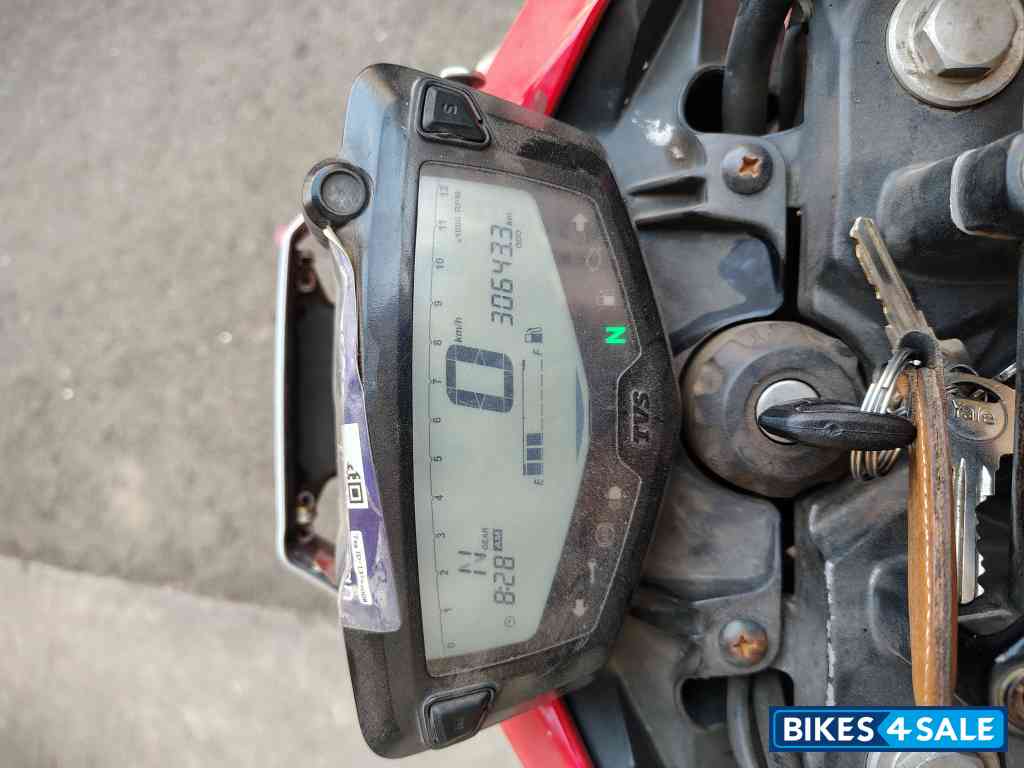 Red TVS Apache RTR 160 4V