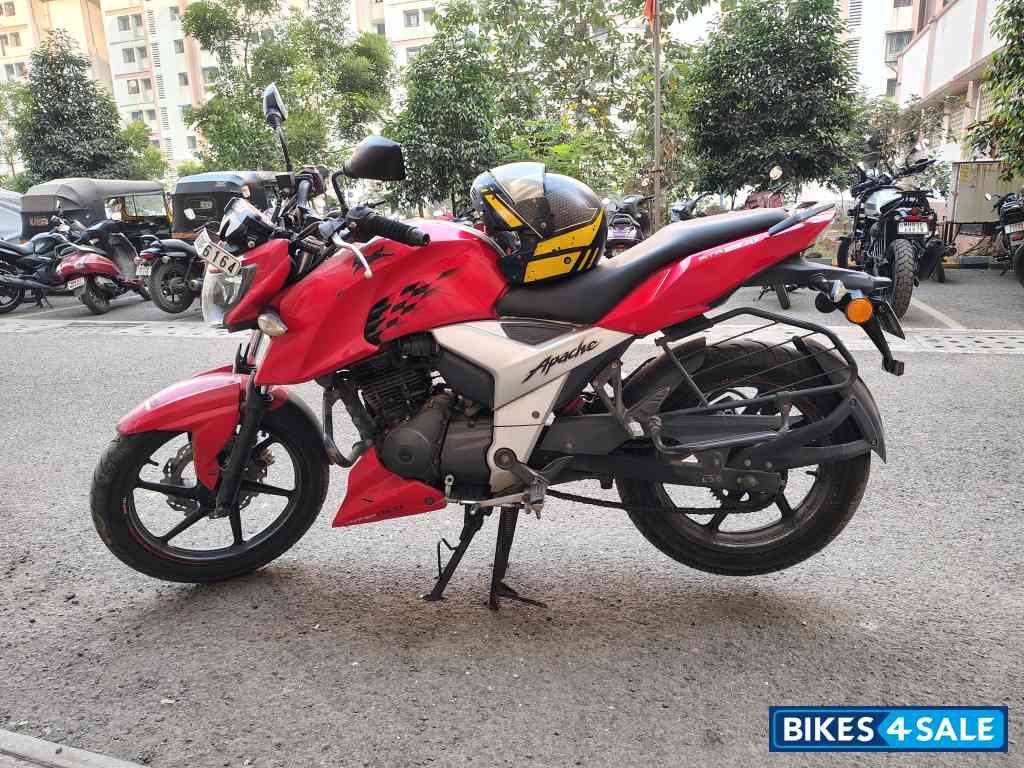 Red TVS Apache RTR 160 4V