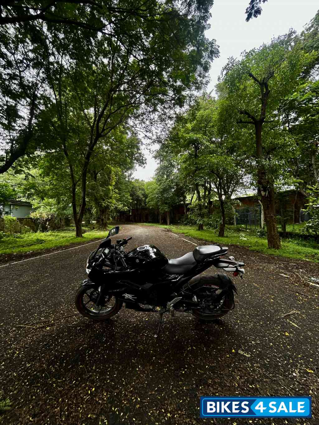 Black Suzuki Gixxer SF BS6