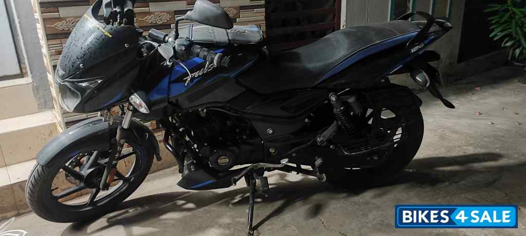 Black Bajaj Pulsar 125