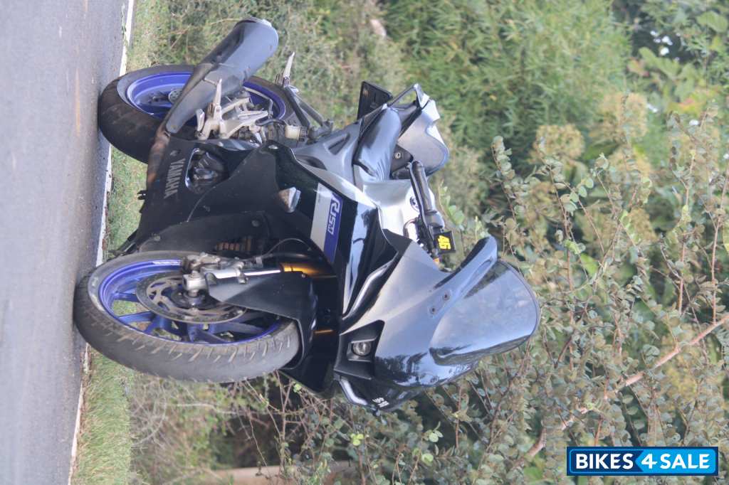 White Metallic C Yamaha R15M