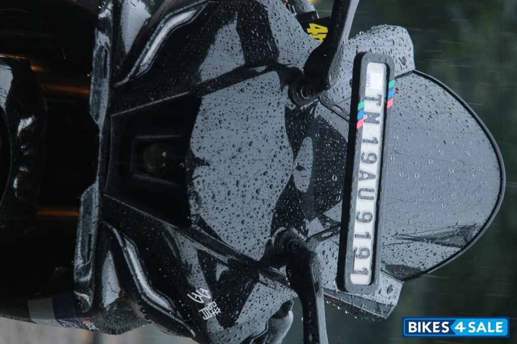 White Metallic C Yamaha R15M