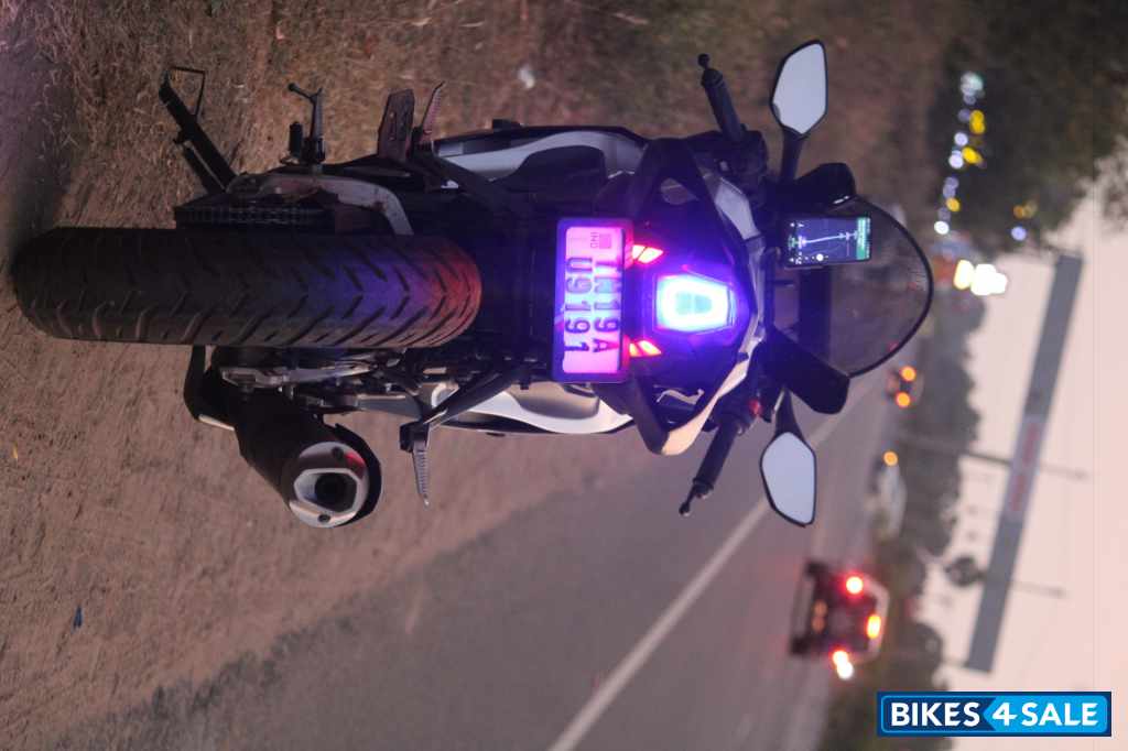 White Metallic C Yamaha R15M