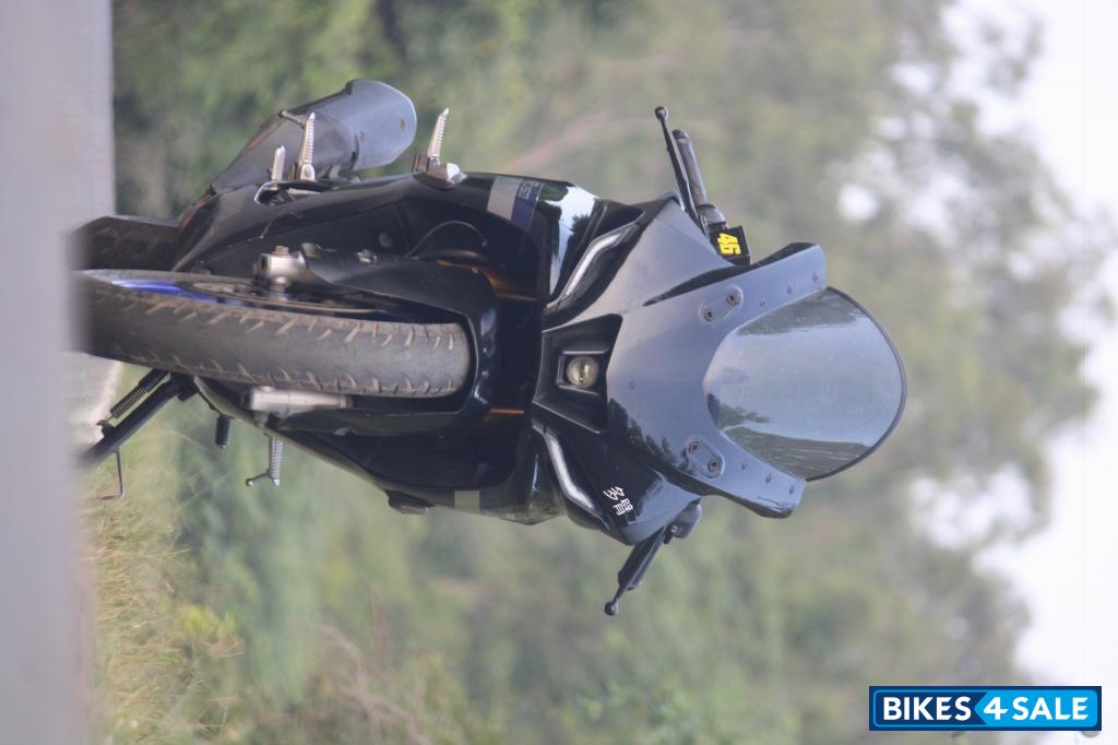 White Metallic C Yamaha R15M