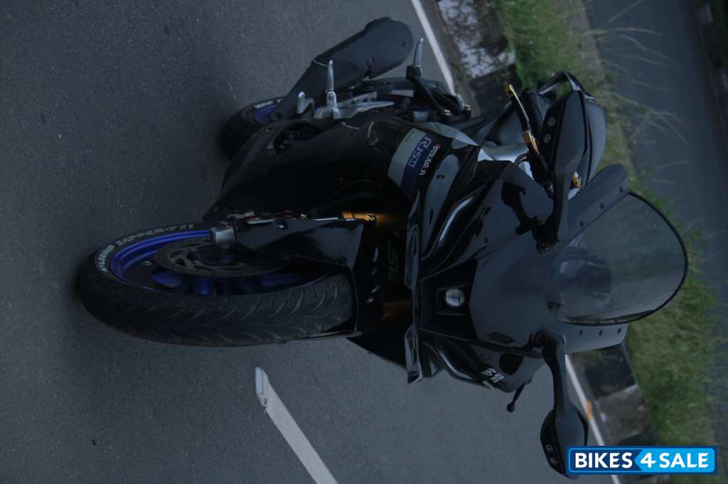 White Metallic C Yamaha R15M