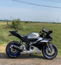 White Metallic C Yamaha R15M