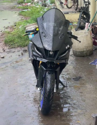 White Metallic C Yamaha R15M