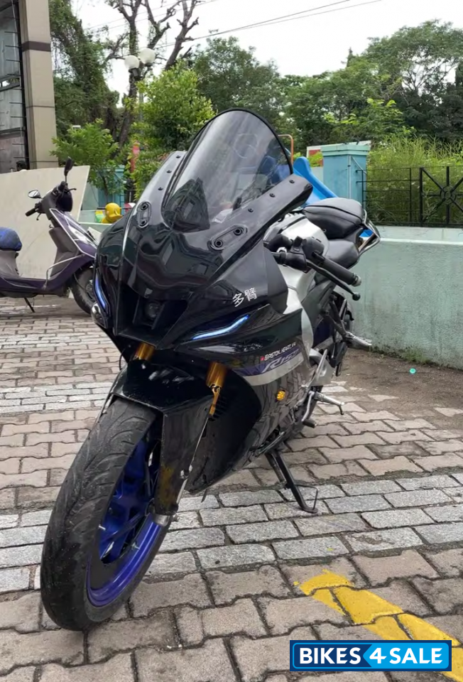 White Metallic C Yamaha R15M