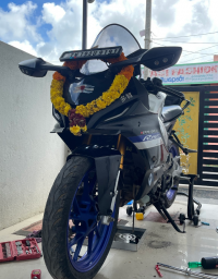 White Metallic C Yamaha R15M