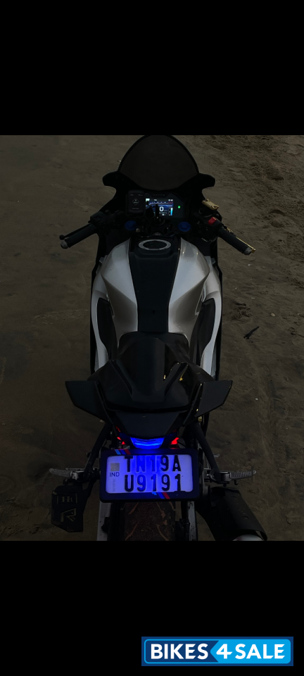 White Metallic C Yamaha R15M