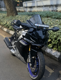 White Metallic C Yamaha R15M