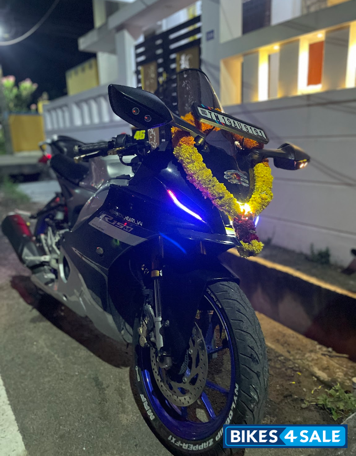 White Metallic C Yamaha R15M