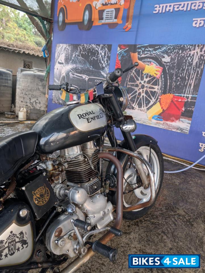 Black & Silver Royal Enfield Bullet 350