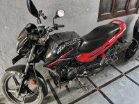 Red/black Hero Glamour 125 Drum