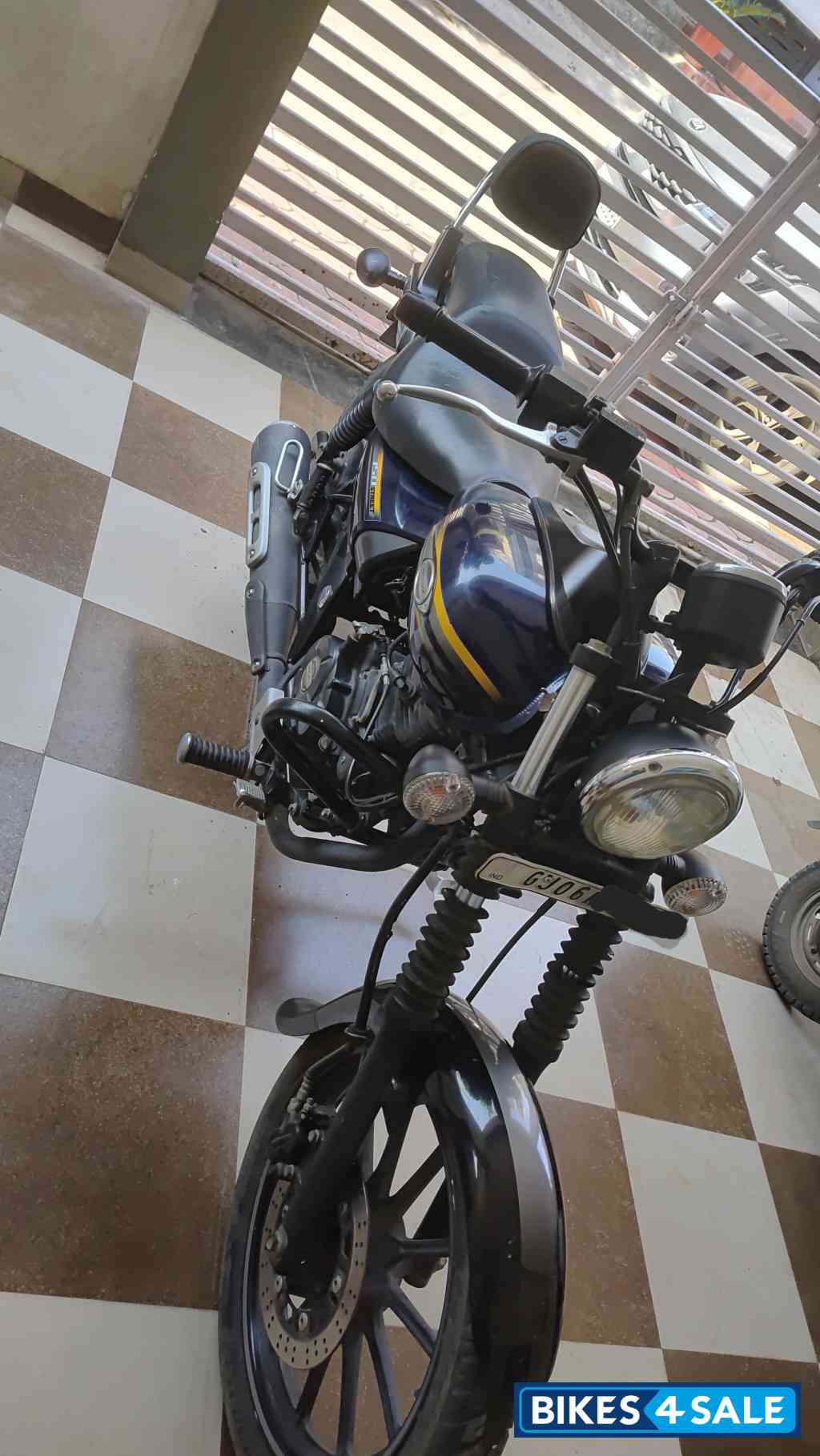 Blue Bajaj Avenger Street 150