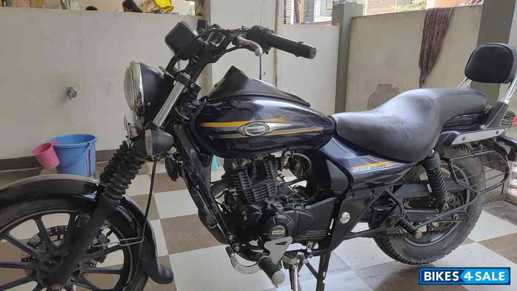 Blue Bajaj Avenger Street 150