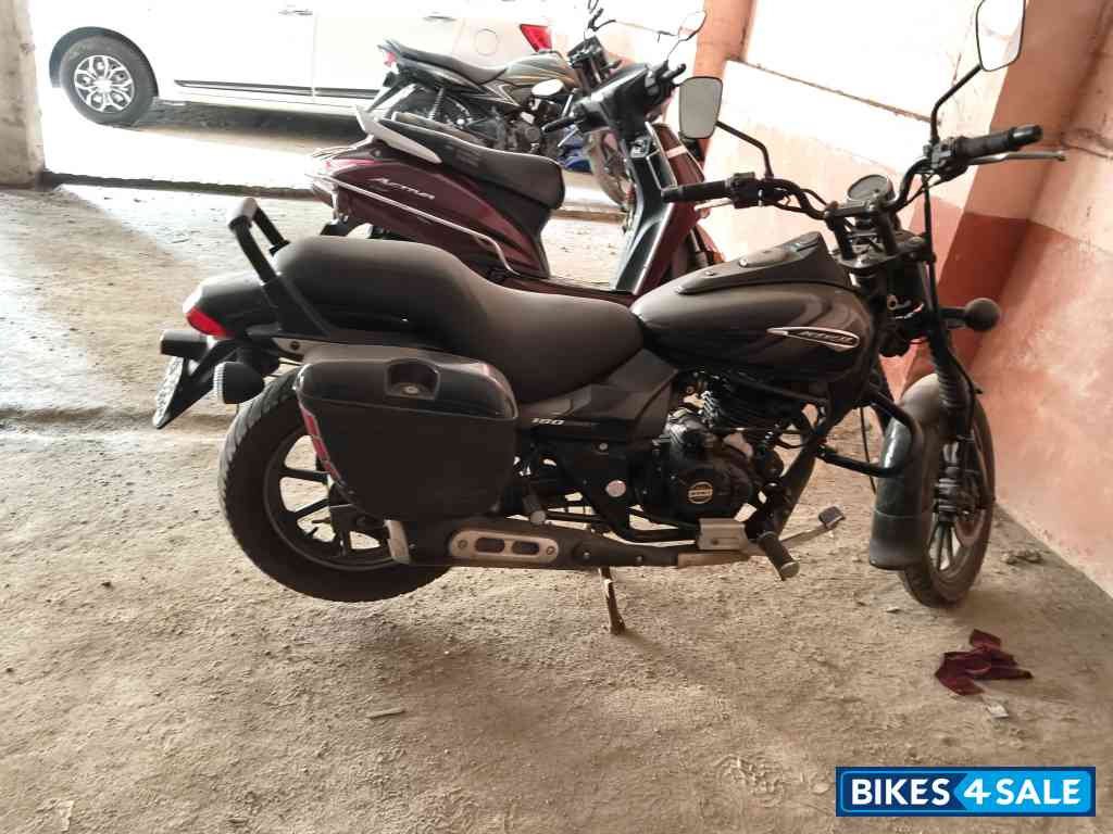 Black Bajaj Avenger Street 180