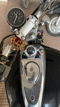 Black Bajaj Avenger 220 DTS-i