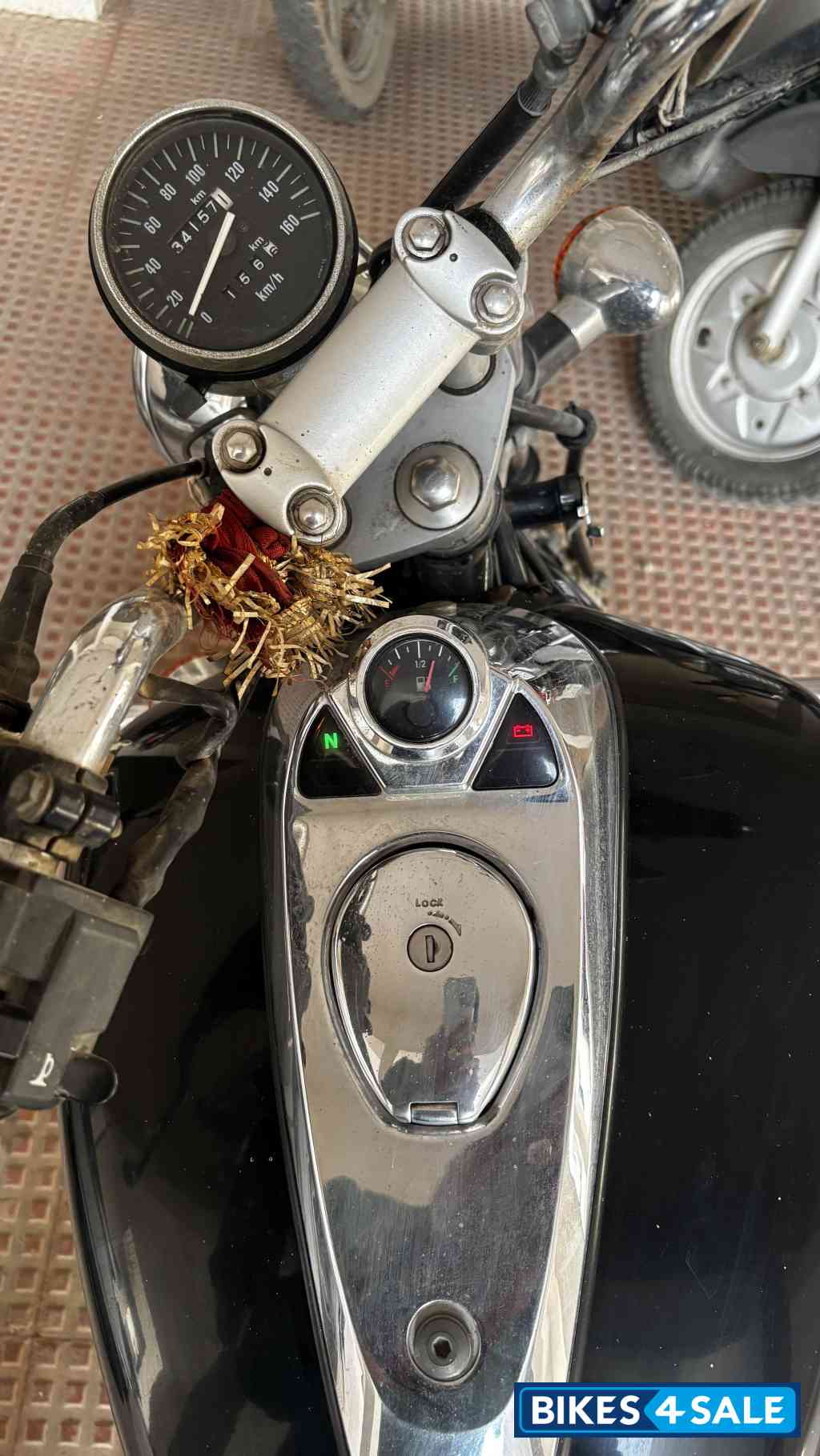 Black Bajaj Avenger 220 DTS-i