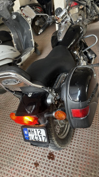 Black Bajaj Avenger 220 DTS-i