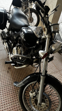 Black Bajaj Avenger 220 DTS-i