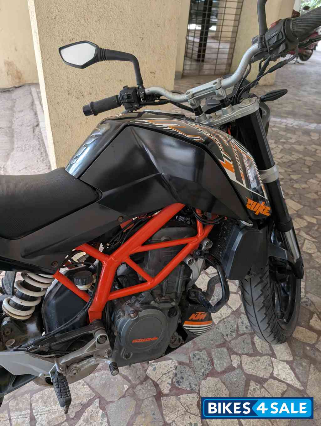 Black KTM Duke 390