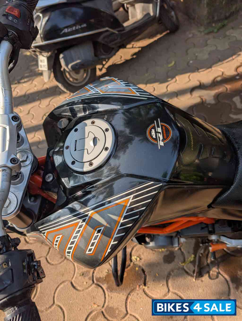 Black KTM Duke 390