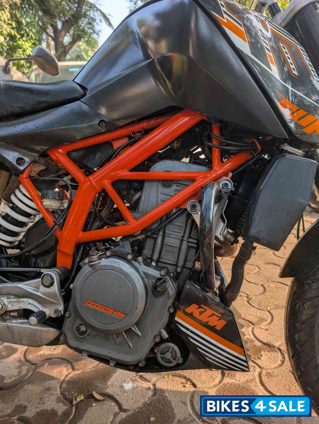 Black KTM Duke 390