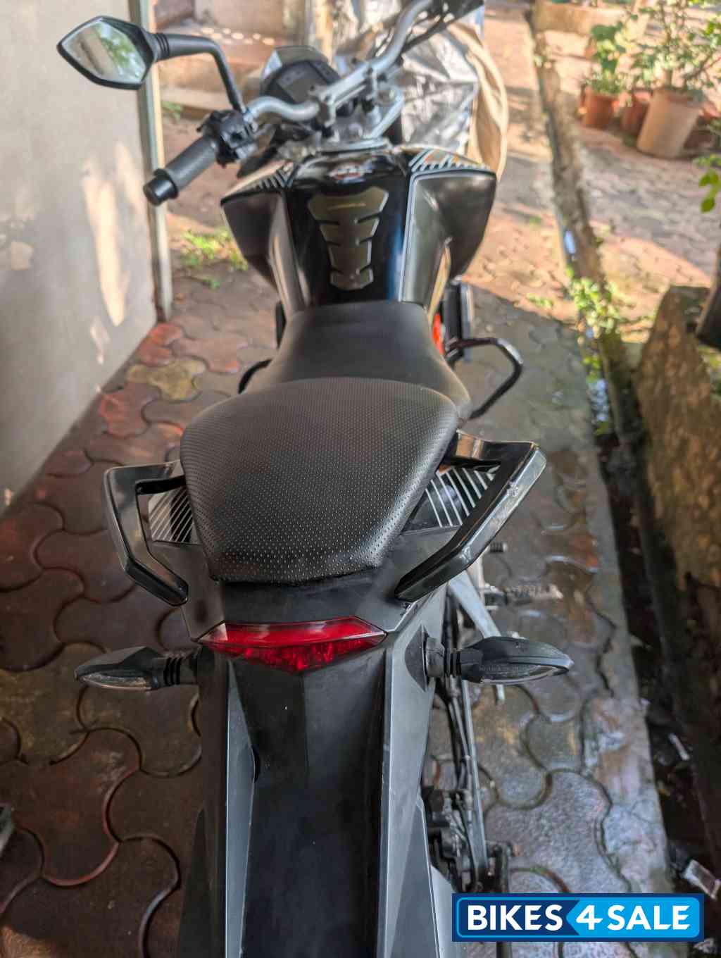 Black KTM Duke 390