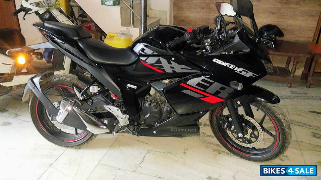 Sparkle Black Suzuki Gixxer SF